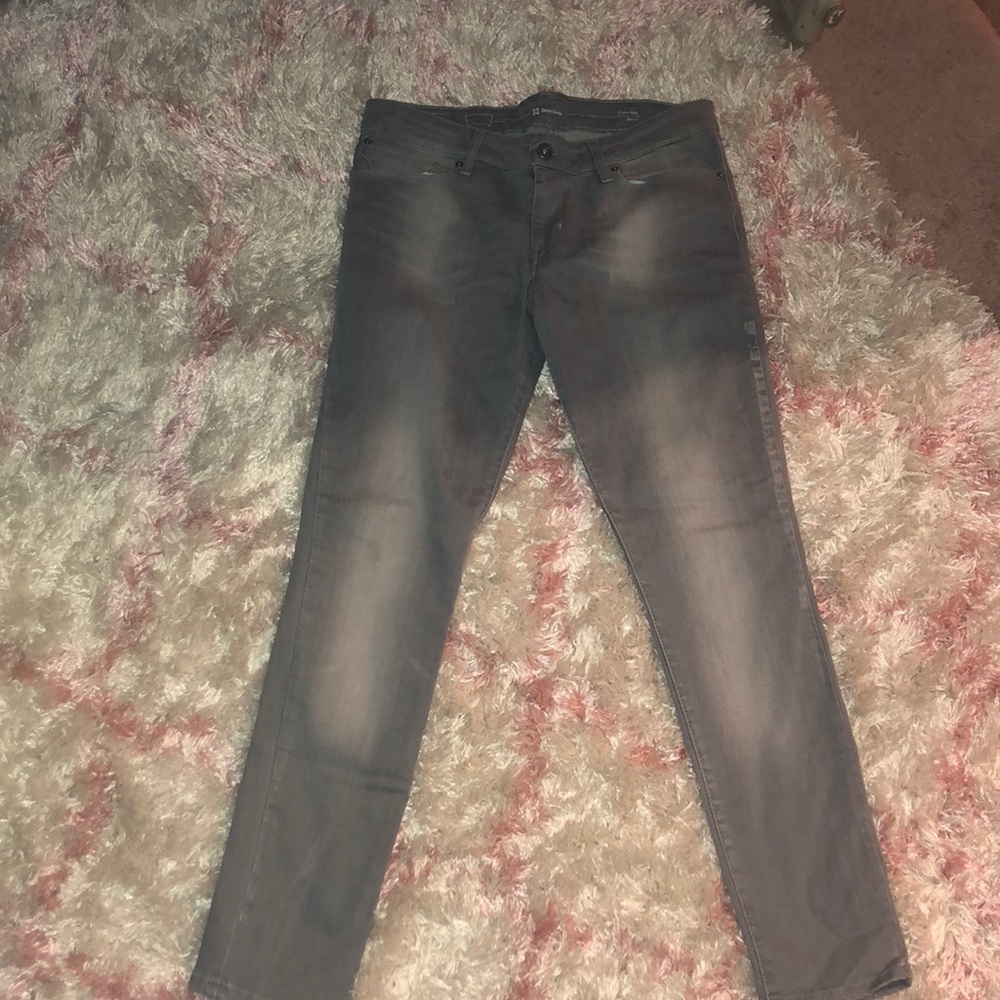 Light Grey Skinny Levi’s